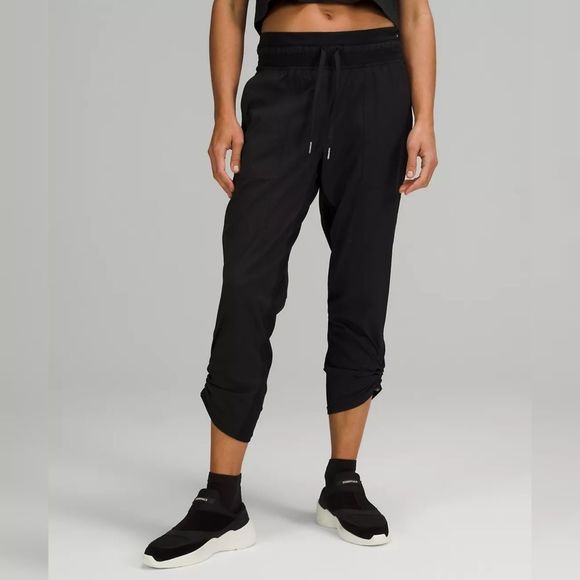 lululemon athletica Pants - Lululemon Dance Studio Mid Rise Unlined Crop 25" Black Pants Jogger Size 2.Wais